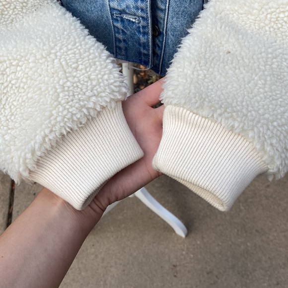 Abercrombie & Fitch Denim Jacket with Faux Sherpa Size Medium - Picture 5 of 5